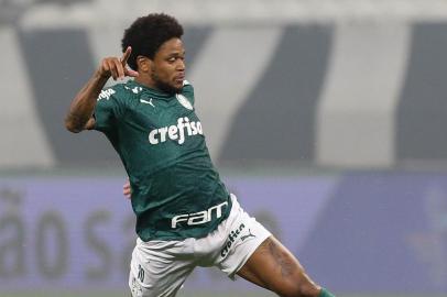 O jogador Luiz Adriano, da SE Palmeiras, em jogo contra a equipe da AA Ponte Preta, durante partida vÃ¡lida pela semi final, do Campeonato Paulista, SÃ©rie A1, na arena Allianz Parque. (Foto: Cesar Greco)<!-- NICAID(14562200) -->