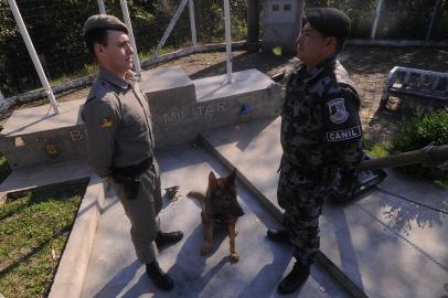  CAXIAS DO SUL, RS, BRASIL, 07/08/2020 - Fotos de Pais e filhos militares, para reportagem de dia dos pais. NA FOTO: Soldado Alexandre Gomespai) e soldado Alisson Gomes (filho). (Marcelo Casagrande/Agência RBS)<!-- NICAID(14563320) -->