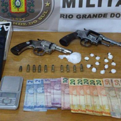 Traficante é preso com cocaína e duas armas após denúncia anônima em Canela<!-- NICAID(14563954) -->