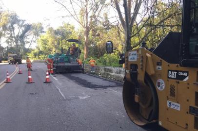 Após mais de um ano, BR-116, na Serra, recebe obras de manutenção<!-- NICAID(14564437) -->