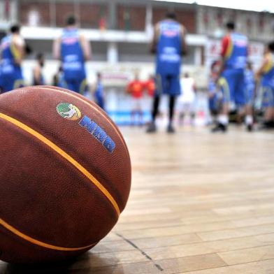  CAXIAS DO SUL, RS, BRASIL, 05/01/2018 - A equipe do Caxias Banrisul Basquete se reapresenta no Ginásio do Vascão. (Marcelo Casagrande/Agência RBS)<!-- NICAID(13353888) -->