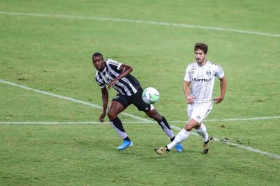 Gremio x CearaRS - FUTEBOL/CAMPEONATO BRASILEIRO 2020 /GREMIO X CEARA - ESPORTES - Lance da partida entre Ceara e Gremio disputada na noite desta quarta-feira, no Estádio Castelao, em Fortaleza, em partida valida pela Campeonato Brasileiro 2020. FOTO: LUCAS UEBEL/GREMIO FBPAEditoria: SPOIndexador: Lucas UebelSecao: futebolFonte: Gremio.netFotógrafo: Gremio x Ceara<!-- NICAID(14566712) -->