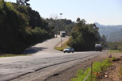 RS-453 recebe primeiras ações para construção do novo acesso ao bairro Tamandaré, em Garibaldi<!-- NICAID(14566909) -->