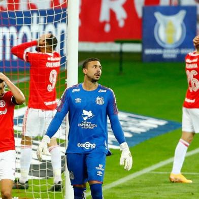  ***FOTO EM BAIXA***PORTO ALEGRE, RS, BRASIL - 13/08/2020 - Inter e Santos, em partida válida pelo Brasileirão 2020, no estádio Beira-Rio<!-- NICAID(14567398) -->