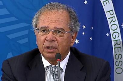 O ministro da economia, Paulo Guedes, durante coletiva sobre o coronavírus 