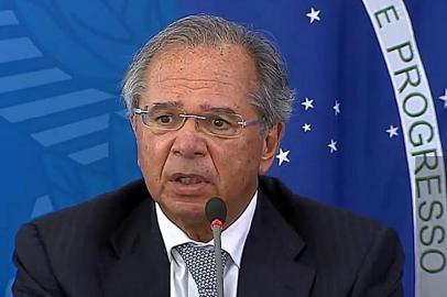 O ministro da economia, Paulo Guedes, durante coletiva sobre o coronavírus 
