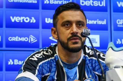 RS - FUTEBOL/APRESENTACAO GREMIO  - ESPORTES - Grêmio apresenta o meio campista Robinho como reforÃ§o para a temporada 2020. FOTO: LUCAS UEBEL/GREMIO FBPA<!-- NICAID(14567898) -->