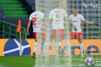  Leipzigs Spanish midfielder Dani Olmo (L) celebrates with teammates after scoring a goal during the UEFA Champions League quarter-final football match between Leipzig and Atletico Madrid at the Jose Alvalade stadium in Lisbon on August 13, 2020. (Photo by Miguel A. Lopes / POOL / AFP)Editoria: SPOLocal: LisbonIndexador: MIGUEL A. LOPESSecao: soccerFonte: POOLFotógrafo: STR<!-- NICAID(14568189) -->