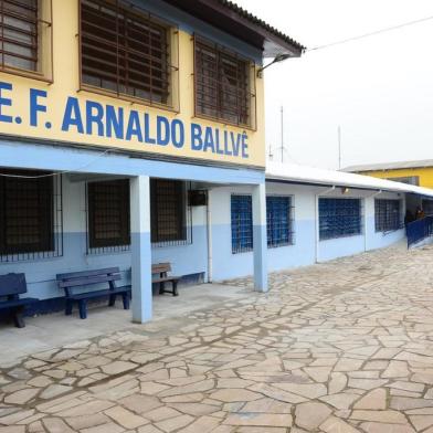  A Prefeitura de Caxias do Sul entregou na manhã desta sexta-feira (14) as obras de ampliação e reforma da Escola Municipal de Ensino Fundamental Arnaldo Ballvê, no bairro Santa Lúcia.<!-- NICAID(14568213) -->