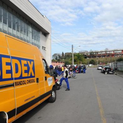  CAXAIS DO SUL, RS, BRASIL (18/08/2020)Protesto de trabalhadores dos correios na frente da sede da empresa no bairro Industrial. (Antonio Valiente/Agência RBS)<!-- NICAID(14570528) -->