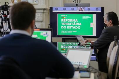 Primeira videocoletiva regional sobre a Reforma Tributária RS ocorre com a Serra nesta terça-feiraAo manter o compromisso de clareza e transparência para ampliar e qualificar o debate público a respeito da Reforma Tributária RS, o governo do Estado inicia nesta terça-feira (18/8) uma série de videocoletivas regionais. Às 9h, o governador Eduardo Leite e o subsecretário da Receita Estadual, Ricardo Neves Pereira, conversam com jornalistas da Serra Gaúcha durante uma hora sobre o conjunto de medidas com qual o governo pretende modernizar o sistema fiscal do Estado.<!-- NICAID(14570713) -->