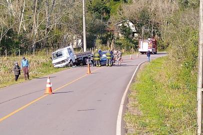 Acidente deixa um morto e dois feridos em Boa vista do Sul<!-- NICAID(14570734) -->