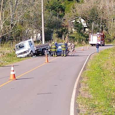 Acidente deixa um morto e dois feridos em Boa vista do Sul<!-- NICAID(14570734) -->