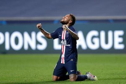  Paris Saint-Germains Brazilian forward Neymar celebrates the victory at the end of the UEFA Champions League semi-final football match between Leipzig and Paris Saint-Germain at the Luz stadium, in Lisbon on August 18, 2020. (Photo by Manu Fernandez / POOL / AFP)Editoria: SPOLocal: LisbonIndexador: MANU FERNANDEZSecao: soccerFonte: POOLFotógrafo: STR<!-- NICAID(14571129) -->