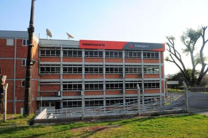  CAXIAS DO SUL, RS, BRASIL, 03/08/2020. A volta às aulas se aproxima para início do segundo semestre letivo no ensino superior, mas a maioria dos alunos e professores ficará em casa. As principais faculdades de Caxias do Sul já estão programadas para utilizar o ambiente virtual da melhor forma possível. Na foto, fachada da faculdade Anhanguera. (Porthus Junior/Agência RBS)<!-- NICAID(14559527) -->