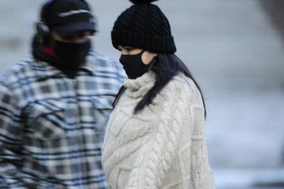  PORTO ALEGRE,RS,BRASIL.2020,08,20.Frio em Porto Alegre,com temeperatura de 9  graus,no Centro Histórico.(RONALDO BERNARDI/AGENCIA RBS).