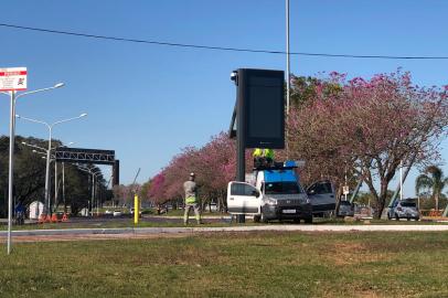 Relógio de rua instalado na Avenida Edvaldo Pereira Paiva