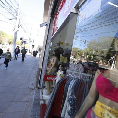  Gravataí, RS, BRASIL ,21/08/2020 Comércio reabre e movimento é discreto em primeiro dia de nova flexibilização em Cachoeirinha e Gravataí. Na foto: loja de roupas em  Gravataí. Foto- Lauro Alves / Agencia RBS<!-- NICAID(14573587) -->