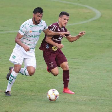  Náutico e Juventude empataram em 3 a 3 em jogo válido pela quinta rodada da Série B. Confronto foi no Estádio dos Aflitos, em Pernambuco<!-- NICAID(14574449) -->