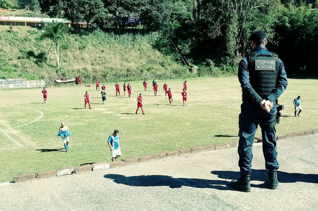 Guarda-redes do Futebol Clube do Porto visita doentes no IPO