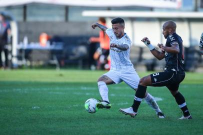 Gremio x VascoRS - FUTEBOL/CAMPEONATO BRASILEIRO 2020 /GREMIO X VASCO - ESPORTES - Lance da partida entre Vasco e Gremio disputada na tarde desta domingo, no Estádio Sao Januário, no Rio de Janeiro, em partida valida pela Campeonato Brasileiro 2020. FOTO: LUCAS UEBEL/GREMIO FBPAEditoria: SPOIndexador: Lucas UebelSecao: futebolFonte: Gremio.netFotógrafo: Gremio x Vasco<!-- NICAID(14574744) -->