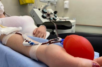  O Hemocentro Regional de Caxias do Sul (Hemocs) realizou na manhã desta terça-feira (25) a primeira coleta de plasma convalescente feminino, por aférese.<!-- NICAID(14576115) -->