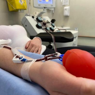  O Hemocentro Regional de Caxias do Sul (Hemocs) realizou na manhã desta terça-feira (25) a primeira coleta de plasma convalescente feminino, por aférese.<!-- NICAID(14576115) -->