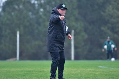 Juventude realiza último treino antes do jogo contra o Esportivo. Na foto, técnico Pintado<!-- NICAID(14555330) -->