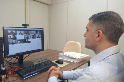 Reunião Famurs  e govern sobre a volta às aulas. Na foto, Maneco Hassen