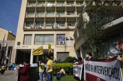  PORTO ALEGRE, RS, BRASIL, 26-08-2020: Ato em defesa da autonomia e democracia universitária na UFRGS reúne professores, estudantes e representantes de diversas instituições ligadas à educação e à universidade. (Foto: Mateus Bruxel / Agência RBS)Indexador: Mateus Bruxel<!-- NICAID(14576660) -->