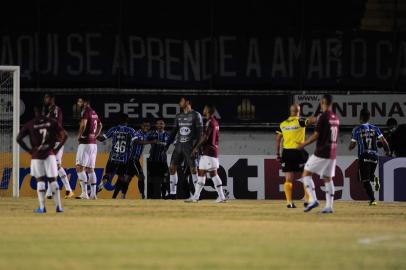  CAXIAS DO SUL, RS, BRASIL, 26/08/2020. SER Caxias x Grêmio, primeiro jogo da final do Campeonato Gaúcho 2020 (Gauchão 2020), realizado no estádio Francisco Stédile (Estádio Centenário). A partida reúne o ganhador da Taça Cel. Ewaldo Poeta (1º turno) e o vencedor da Taça Francisco Novelletto Neto (2º turno). (Porthus Junior/Agência RBS)<!-- NICAID(14577596) -->