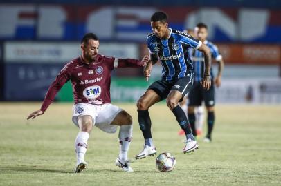 Gremio x CaxiasRS - FUTEBOL/GAUCHAo 2020 /GREMIO X CAXIAS - ESPORTES - Lance da partida entre Caxias  e Gremio disputada na noite desta quarta-feira, no estadio CentenÃ¡rio, em Caxias do Sul, valida pela primeira partida da grande final do Campeonato  Gaucho 2020. FOTO: LUCAS UEBEL/GREMIO FBPAEditoria: SPOIndexador: Lucas UebelSecao: futebolFonte: Gremio.netFotógrafo: Gremio x Caxias<!-- NICAID(14577740) -->