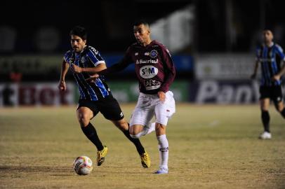  CAXIAS DO SUL, RS, BRASIL, 26/08/2020. SER Caxias x Grêmio, primeiro jogo da final do Campeonato Gaúcho 2020 (Gauchão 2020), realizado no estádio Francisco Stédile (Estádio Centenário). A partida reúne o ganhador da Taça Cel. Ewaldo Poeta (1º turno) e o vencedor da Taça Francisco Novelletto Neto (2º turno). (Porthus Junior/Agência RBS)<!-- NICAID(14577779) -->