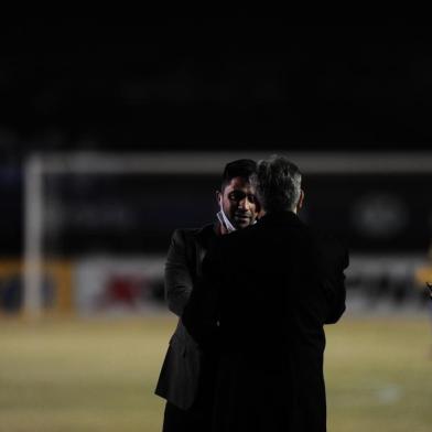  CAXIAS DO SUL, RS, BRASIL, 26/08/2020. SER Caxias x Grêmio, primeiro jogo da final do Campeonato Gaúcho 2020 (Gauchão 2020), realizado no estádio Francisco Stédile (Estádio Centenário). A partida reúne o ganhador da Taça Cel. Ewaldo Poeta (1º turno) e o vencedor da Taça Francisco Novelletto Neto (2º turno). (Porthus Junior/Agência RBS)<!-- NICAID(14577784) -->