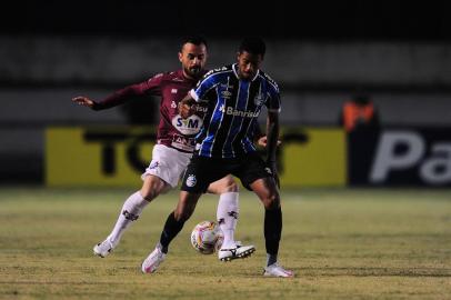  CAXIAS DO SUL, RS, BRASIL, 26/08/2020. SER Caxias x Grêmio, primeiro jogo da final do Campeonato Gaúcho 2020 (Gauchão 2020), realizado no estádio Francisco Stédile (Estádio Centenário). A partida reúne o ganhador da Taça Cel. Ewaldo Poeta (1º turno) e o vencedor da Taça Francisco Novelletto Neto (2º turno). (Porthus Junior/Agência RBS)<!-- NICAID(14577591) -->