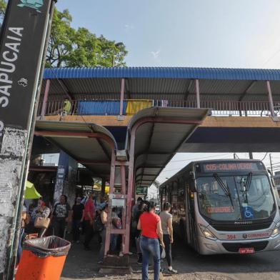  SAPUCAIA DO SUL, RS, BRASIL - 27.08.2020 - Prefeitura rompeu concessão com a empresa Real Rodovias. Fazemos fotos em paradas de ônibus no centro da cidade, mostrando os ônibus da Real. (Foto: Isadora Neumann/Agencia RBS)Indexador: ISADORA NEUMANN