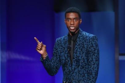 Black Panther star Chadwick Boseman dead from colon cancer(FILES) In this file photo taken on June 6, 2019 US actor Chadwick Boseman speaks on stage during the 47th American Film Institute (AFI) Life Achievement Award Gala at the Dolby theatre in Hollywood. - Chadwick Boseman, the star of the ground-breaking superhero movie Black Panther, has died from colon cancer, his publicist told AFP August 28.Boseman, who was in his 40s, had not publicly discussed his condition -- which was first diagnosed in 2016 -- and continued to work on major Hollywood films. (Photo by Jean-Baptiste LACROIX / AFP)Editoria: ACELocal: WashingtonIndexador: JEAN-BAPTISTE LACROIXSecao: musicFonte: AFPFotógrafo: STR<!-- NICAID(14579980) -->