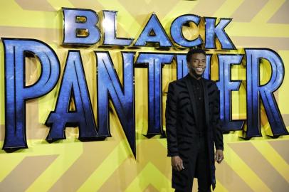 Black Panther star Chadwick Boseman dead from colon cancer(FILES) In this file photo taken on February 08, 2018 American actor Chadwick Boseman poses on arrival for the European Premiere of Black Panther in central London. - Chadwick Boseman, the star of the ground-breaking superhero movie Black Panther, has died from colon cancer, his publicist told AFP August 28.Boseman, who was in his 40s, had not publicly discussed his condition -- which was first diagnosed in 2016 -- and continued to work on major Hollywood films. (Photo by Tolga AKMEN / AFP)Editoria: ACELocal: LondonIndexador: TOLGA AKMENSecao: musicFonte: AFPFotógrafo: STR<!-- NICAID(14579982) -->