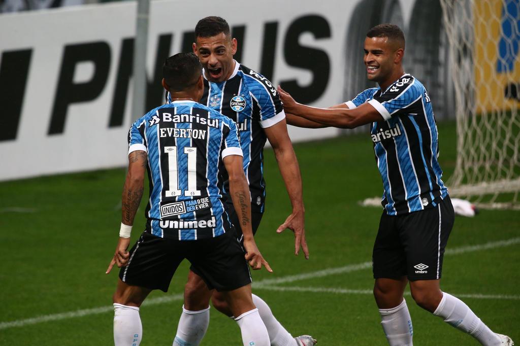 Nos pênaltis, Flamengo é superado pelo Grêmio na final do