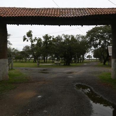  PORTO ALEGRE, RS, BRASIL - Concessão da Orla do Guaíba e Parque Harmonia. A entrega e abertura dos envelopes com propostas e habilitação técnica para o edital de concessão do Parque Harmonia e do trecho 1 da Orla do Guaíba estão marcadas para esta segunda-feira, 31. A concessão, por 35 anos, vai proporcionar a integração dos dois espaços. O critério de julgamento da licitação será o maior valor de outorga, com lance mínimo de R$ 200 mil. O investimento estimado do parceiro privado ao longo de todo o contrato é de R$ 325 milhões, que devem ser destinados tanto à operação quanto manutenção e construção de edificações. Na foto- Parque HarmoniaFoto:Jefferson Botega / Agencia RBSIndexador: Jefferson Botega<!-- NICAID(14580695) -->