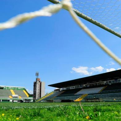  CHAPECÓ, SC, BRASIL, 28/10/2014. Dossiê Ca-Ju. Matéria com times catarinenses sobre bom exemplos do futebol de Santa Catarina. O estado vizinho possui atualmente três times na série A (Chapecoense, Figueirense e Criciúma) e dois na série C (Avaí e Joinville). Na foto, Arena Condá, casa do Chapecoense. (Porthus Junior/Pioneiro)<!-- NICAID(10941834) -->