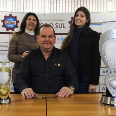 Na foto, o presidente do Caxias, Paulo Cesar Santos, sua esposa, Neide Bazzanella Santos, e sua filha, Paola Bazzanella<!-- NICAID(14581573) -->