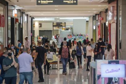  PORTO ALEGRE, RS, BRASIL - 2020.08.07 - Decreto de Porto Alegre permite abertura de shopping center antes do dia dos pais. Na foto - Iguatemi (Foto: ANDRÉ ÁVILA/ Agência RBS)Indexador: Andre Avila<!-- NICAID(14563518) -->