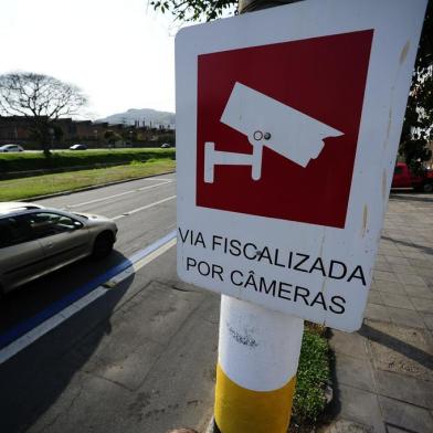  PORTO ALEGRE,RS,BRASIL.2020,09,02.Avenidas de Porto Alegre,já estão sem controladores de velocidade,que serão reativados em Outubro.(RONALDO BERNARDI/AGENCIA RBS).<!-- NICAID(14582166) -->