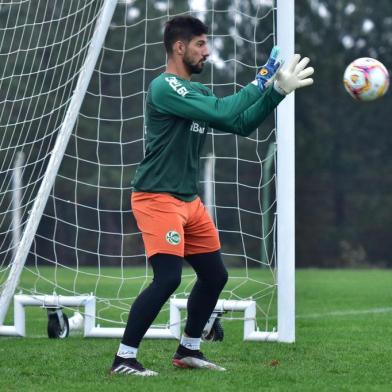 Juventude realiza último treino antes do jogo contra o Esportivo. Na foto, goleiro Marcelo Carné.<!-- NICAID(14555320) -->