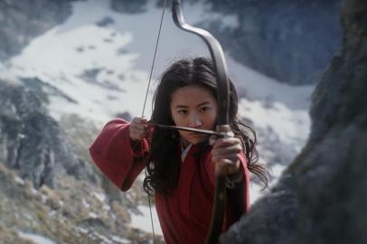 Mulan (2020), de Niki Caro, com Yifei Liu<!-- NICAID(14584860) -->