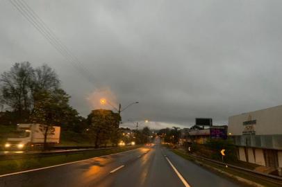 Sábado amanhece com chuva em Porto Alegre e Região Metropolitana.<!-- NICAID(14585430) -->