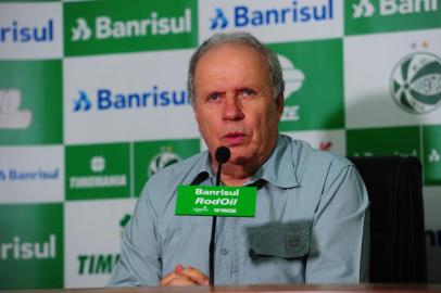  CAXIAS DO SUL, RS, BRASIL, 16/03/2020. Coletiva com Walter Dal Zotto Jr (D), presidente do Juventude e com Osvaldo Pioner (E), vice-presidente de futebol. Na coletiva, foi anunciada oficialmente a saída do técnico Marquinhos Santos do comando da equipe. (Porthus Junior/Agência RBS)<!-- NICAID(14453392) -->