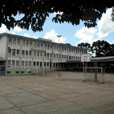  CAXIAS DO SUL, RS, BRASIL, 13/02/2020Escola Estadual de Ensino Médio Alexandre Zattera, no bairro Desvio Rizzo, em Caxias do Sul, terá R$ 1 milhão no ano para investir em uniformes, materiais e infraestrutura por ter aderido ao modelo Escola Cívico-Militar. Prioridade é novo telhado.(Lucas Amorelli/Agência RBS)<!-- NICAID(14418142) -->