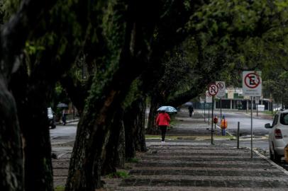  PORTO ALEGRE, RS, BRASIL - 06/09/2020 Mais uma vez a retomada do Brique da Redenção é adiada por conta da chuva. (Foto: Marco Favero/Agencia RBS)<!-- NICAID(14585585) -->